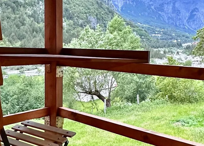 Bujtina Vellezerit Grrela 泰斯