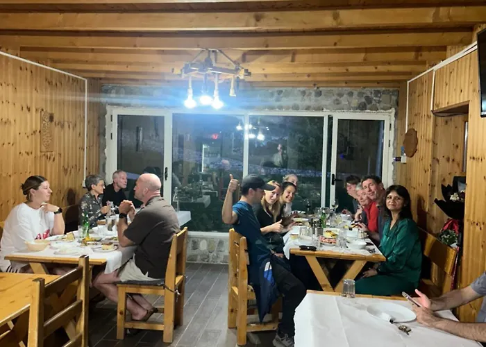 Bujtina Vellezerit Grrela 泰斯