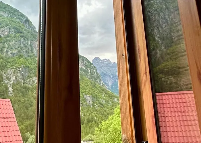 Bujtina Vellezerit Grrela 招待所 泰斯