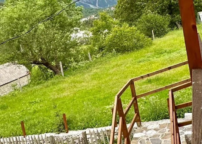 Bujtina Vellezerit Grrela 3* 泰斯