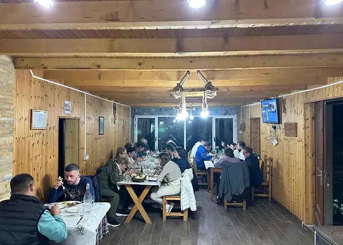 招待所 Bujtina Vellezerit Grrela 泰斯