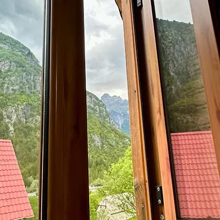 Bujtina Vellezerit Grrela بيت ضيافة ثيث