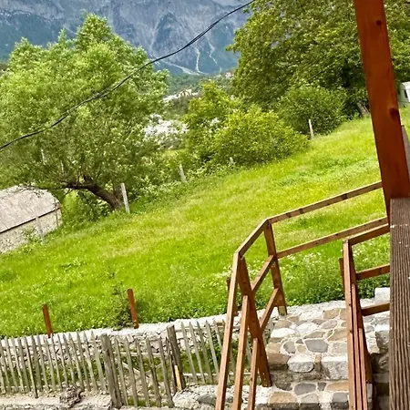 Bujtina Vellezerit Grrela 3* ثيث