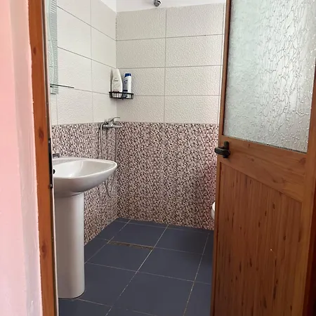 Bujtina Vellezerit Grrela بيت ضيافة ثيث