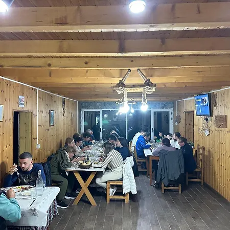 Konukevi Bujtina Vellezerit Grrela Theth
